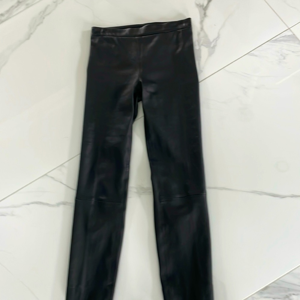 Vince black leather cropped pant with  elastic waist and a flat front